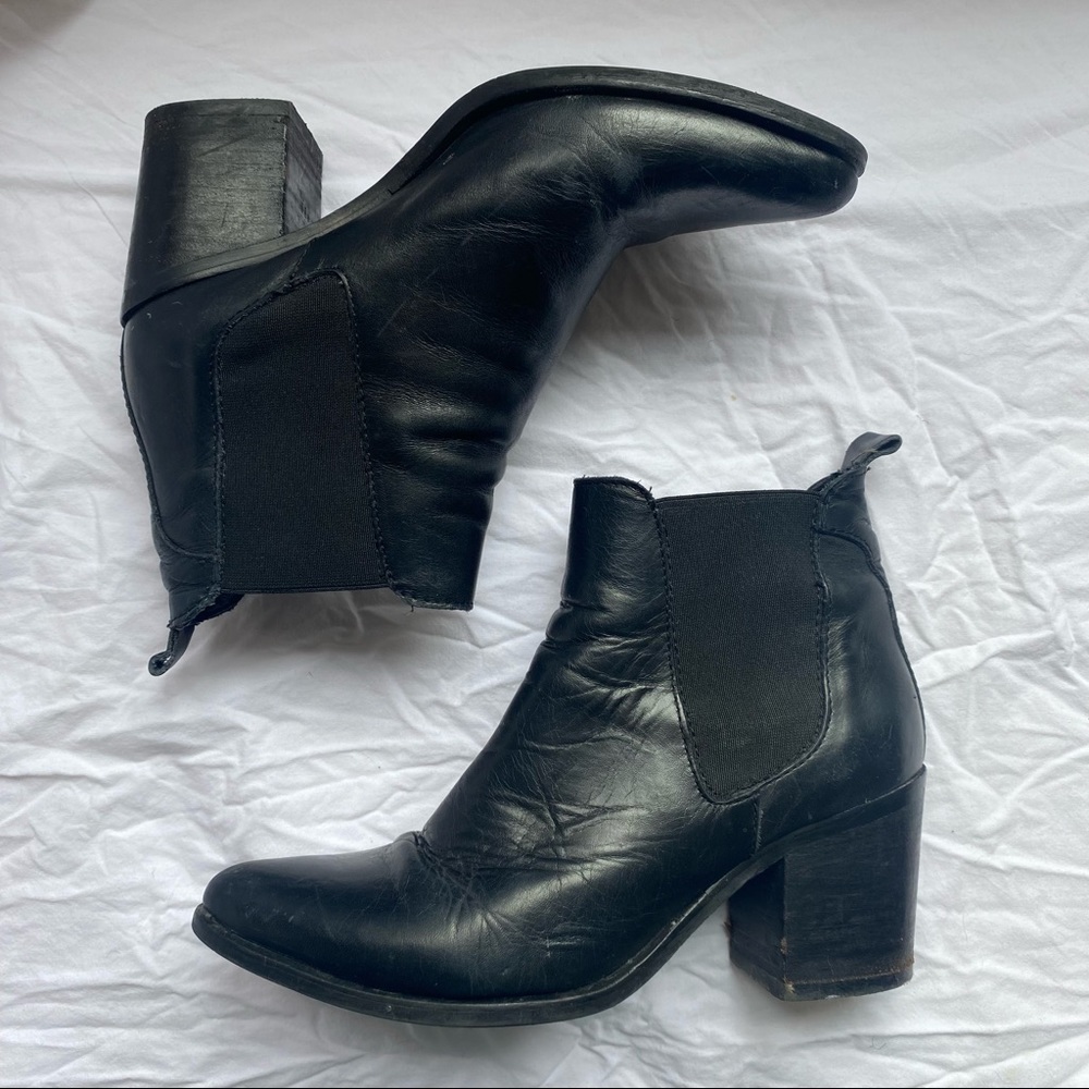 🌻 Steve Madden Leather Black Chelsea Boot wmns sz 8